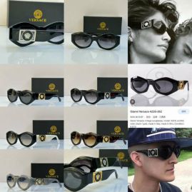 Picture of Versace Sunglasses _SKUfw55560379fw